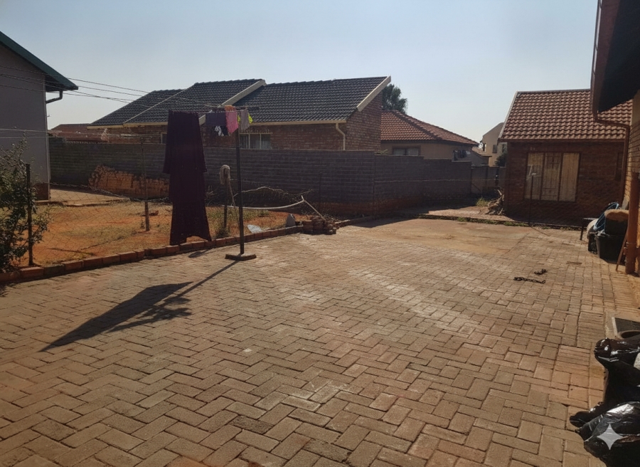 2 Bedroom Property for Sale in Geelhoutpark North West